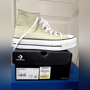 Converse High-Top Platforms in Olive Aura, Size 8
